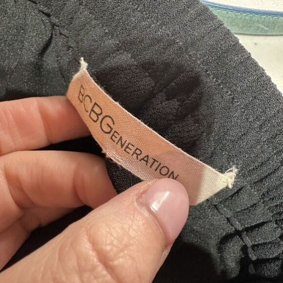 BCBG Tie Waist Wide Leg Pull On Black Cropped Pants Culottes Size Large Hi Rise - Picture 8 of 10